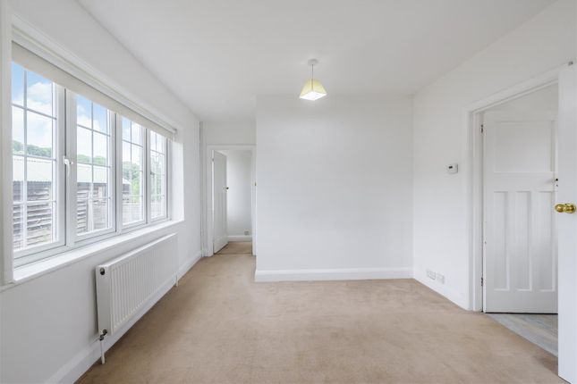 Ground Floor, 5, Jubilee Cottages, Puttenham photo 4