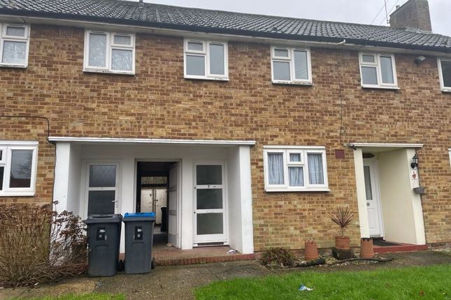 Thumbnail Property to rent in Gibson Close, Chessington