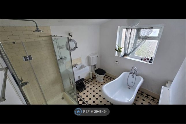 Tweedmouth Road, London photo 2