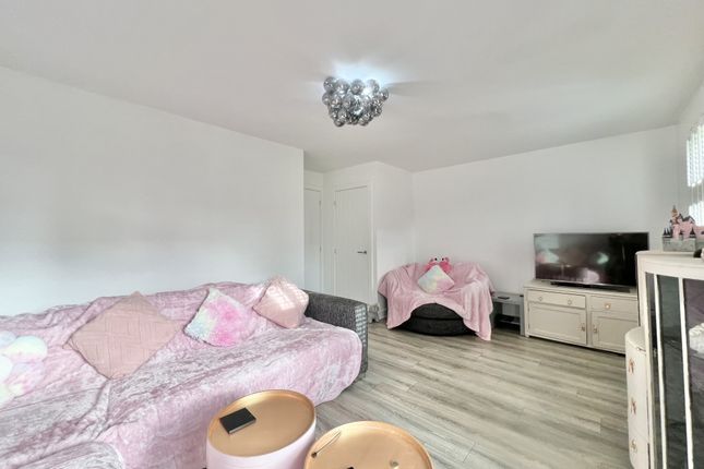 3, Egret Close, Cleveleys photo 3
