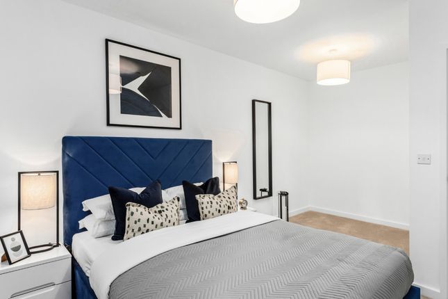 Thumbnail Flat for sale in Kenavon Drive, Reading