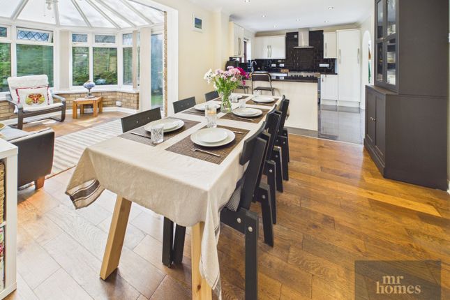 2, Woosnam Close, Cardiff photo 4