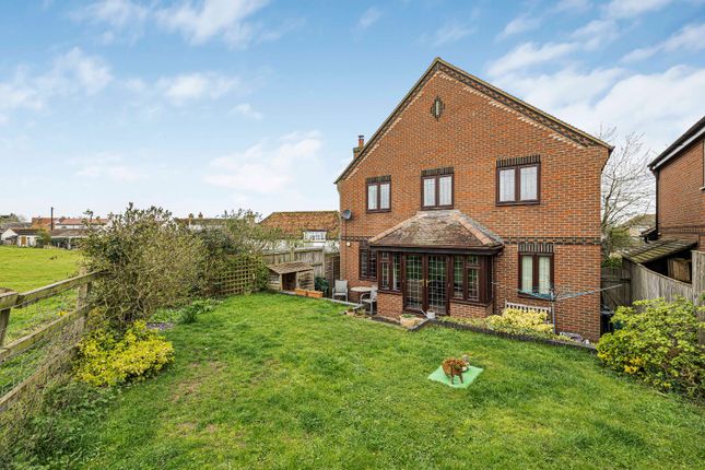 1, Morton King Close, Aylesbury photo 2