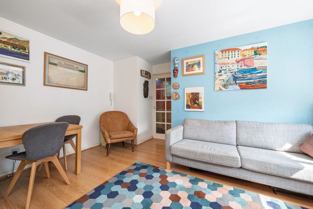 Draycott Close, Cricklewood photo 4