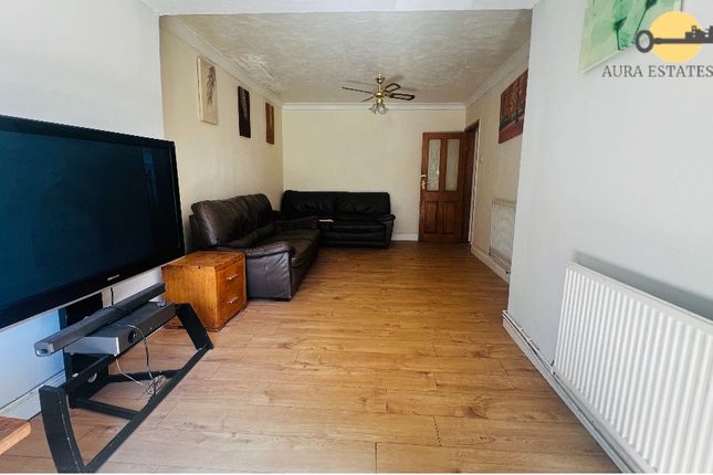 56, Linden Road, Luton photo 4