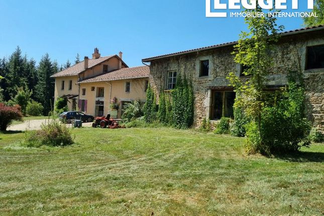 Thumbnail Villa for sale in Saint-Victor-Montvianeix, Puy-De-Dôme, Auvergne-Rhône-Alpes