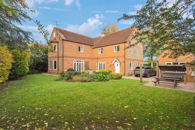 The Orchard, Mill Road, Marlow photo 2