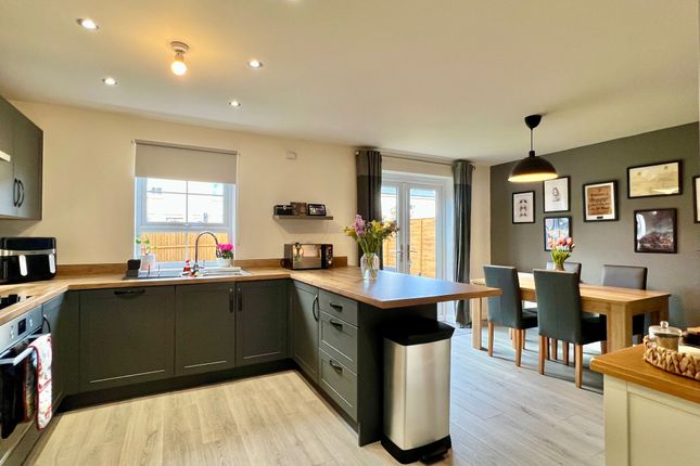 16 Broad Close, Taunton photo 3