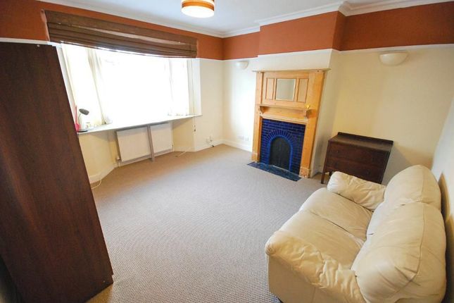 31 ST JAMES GARDENS, WEMBLEY photo 5