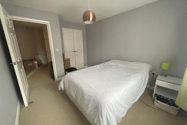 26, Cardinal House, Farnborough photo 2
