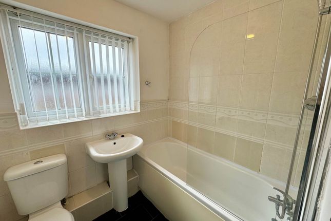 Flat to rent in Wervin Road, Westvale, Liverpool