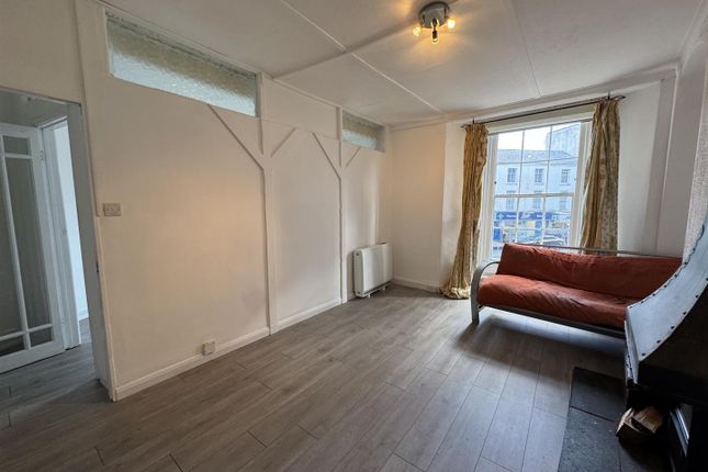 First floor flat, Flat 1 2A, Regent Street, Teignmouth photo 4
