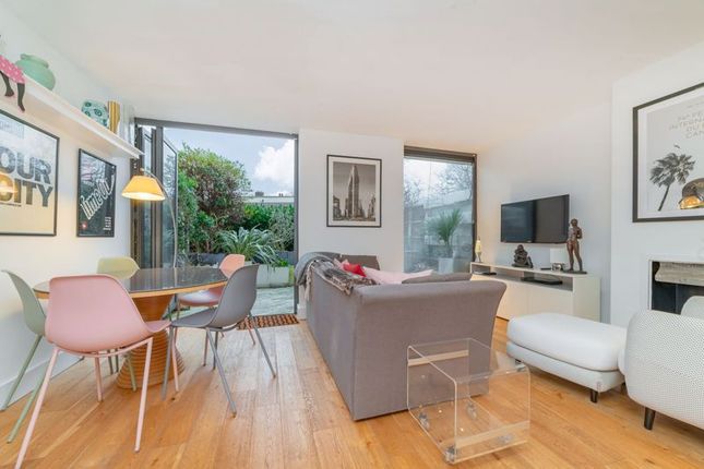 Flat for sale in Randolph Gardens, London