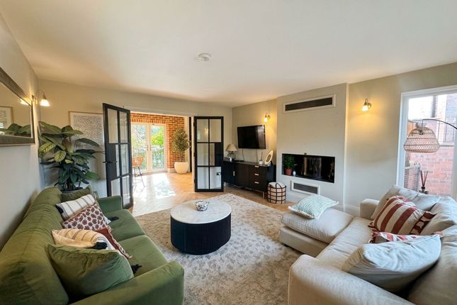 24 Holly Road, Manchester photo 3