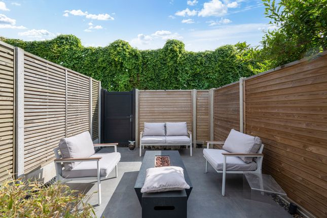 19 Haycroft Road, Surbiton photo 4