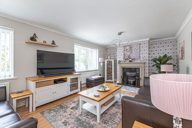 Ashworth, Hill Close, Wingfield photo 4