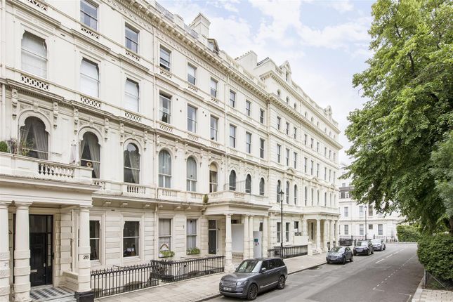 Studio to rent in Flat 17, 27 Lancaster Gate, London