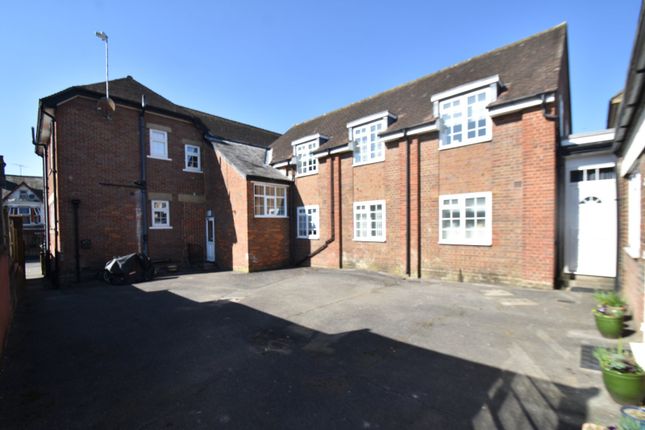 Broad Street, Buckinghamshire photo 3