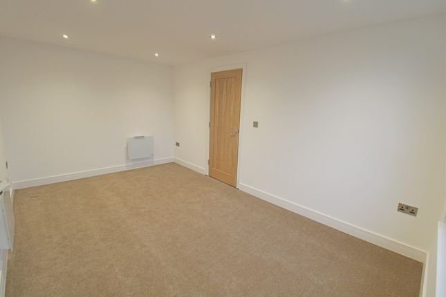 Flat 1, Ship Inn House, Whitemans Green, Cuckfield photo 5
