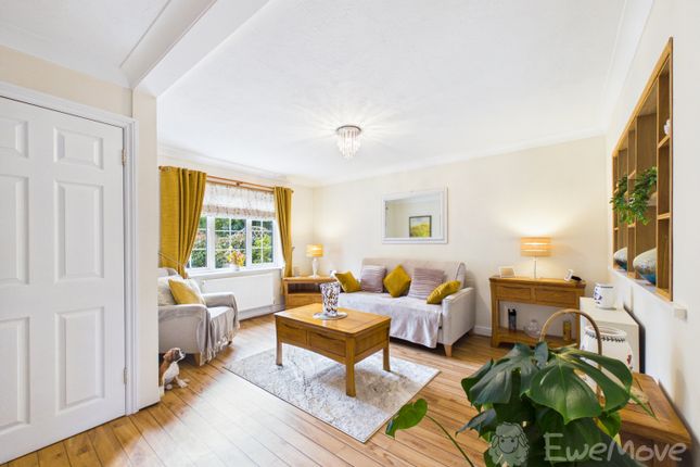 1, Hamilton Close, Bordon photo 2