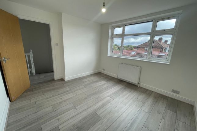 49a Wyre Grove, Hayes photo 5