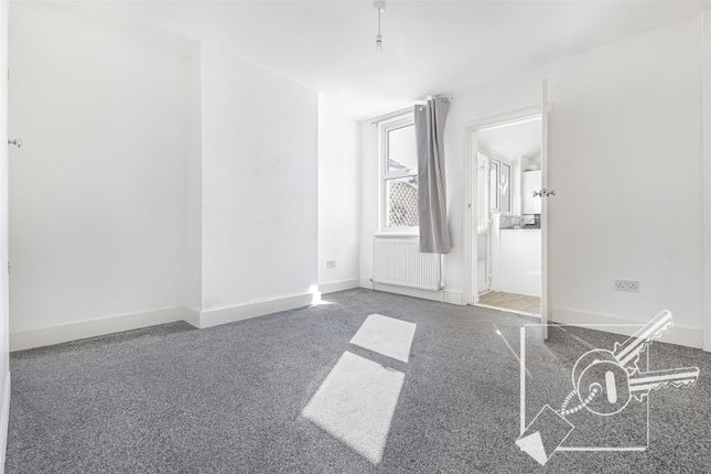 9, Invicta Road, Dartford photo 3