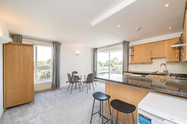 Flat 51, March Court, Warwick Drive, London photo 2