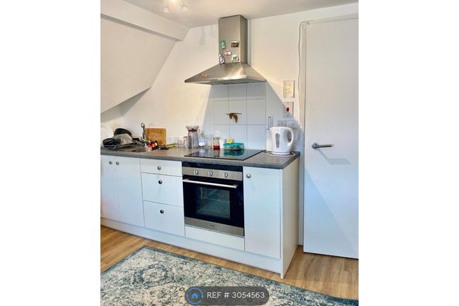 Flat, Victoria House Craufurd Rise, Maidenhead photo 3