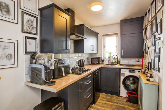 8, Moins Close, Halifax photo 4