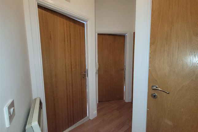 Flat 6 The Corner House, 129 Godwin Street, Bradford photo 4