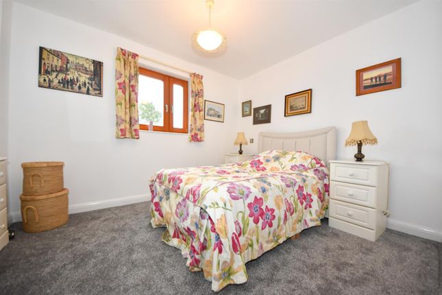 Flat for sale in Abbey End, Kenilworth