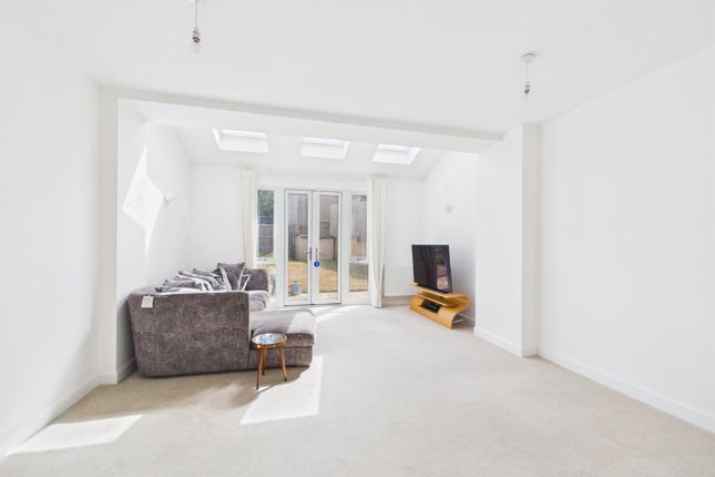 8, Philand Lane, Coulsdon photo 2