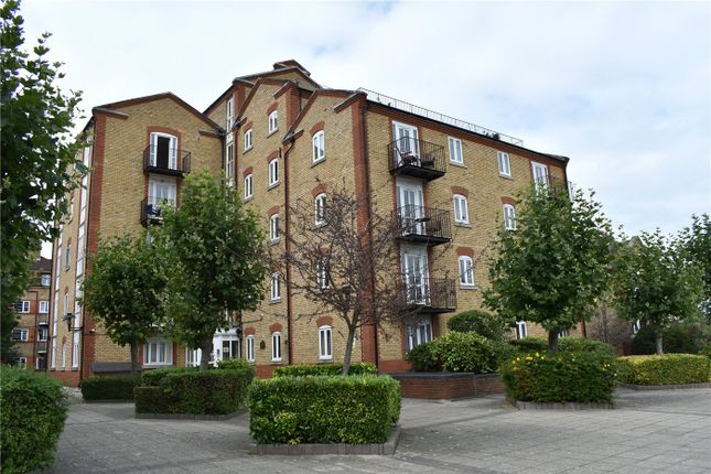 Flat to rent in Calder Court, Rotherhithe Street, London