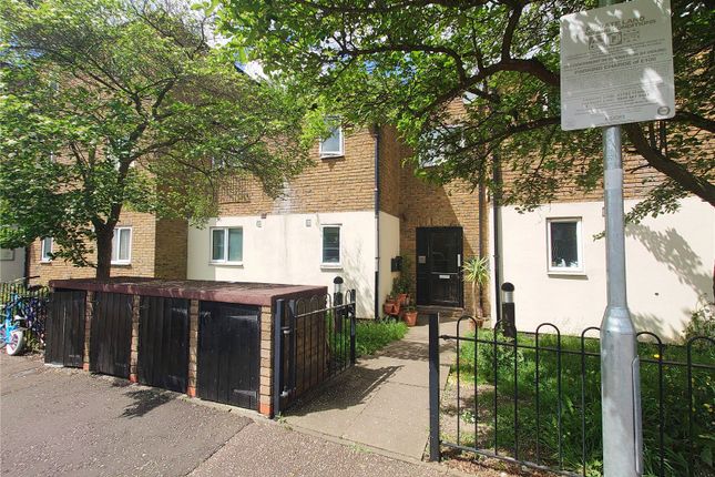 Flat for sale in Copthorne Mews, Hayes, Greater London