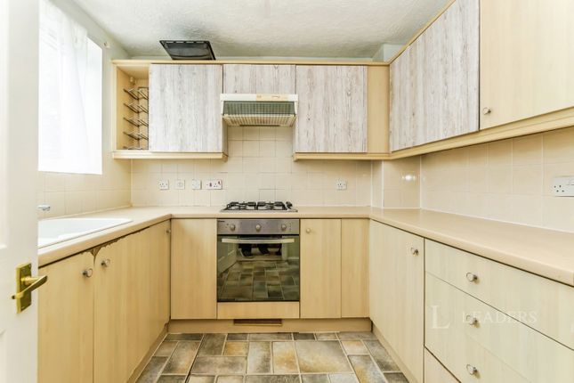 154, Franklin Way, Croydon photo 3