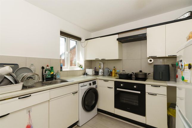 4 Avocet Court, 37 Harrier Road, London photo 4