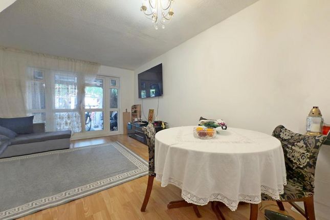 29 Moreton Avenue, Isleworth photo 2