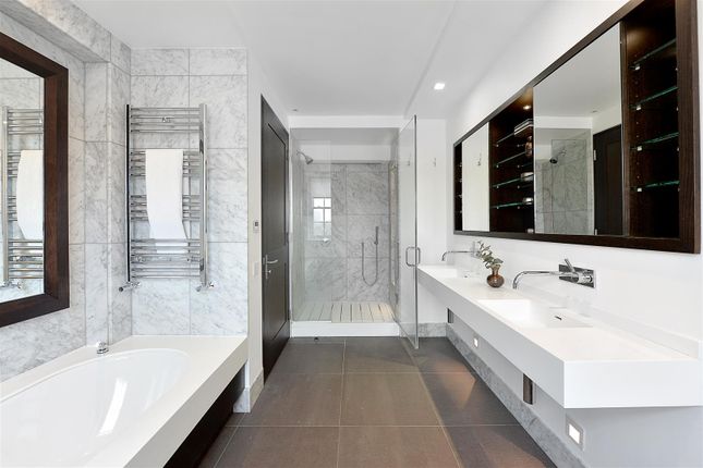 Flat 9, 24, Buckingham Gate, London photo 4