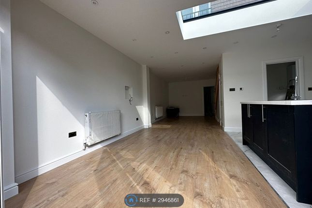 Cascade Road, Buckhurst Hill photo 3