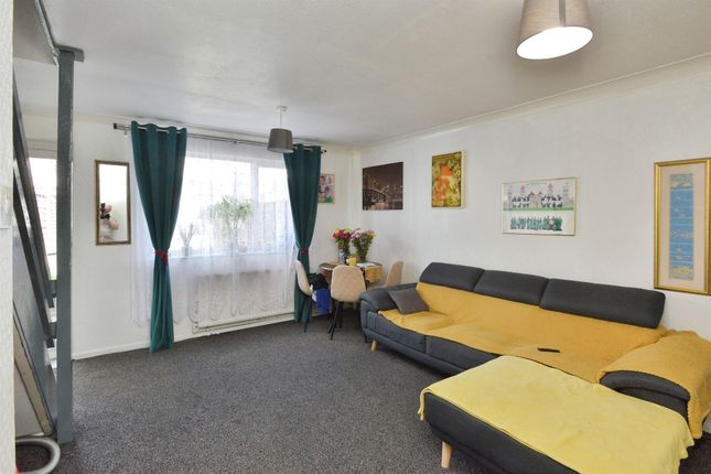 35, Bramble Avenue, Milton Keynes photo 3