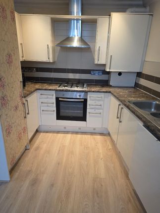 Flat 5, Rom View House 9, Como Street, ROMFORD photo 5