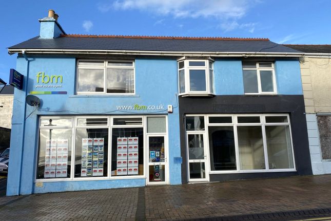 Thumbnail Flat to rent in Charles Street, Milford Haven, Sir Benfro