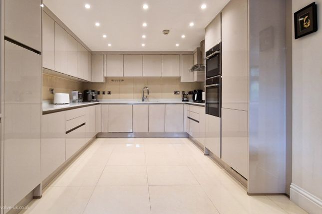 5B, Woodlands Close, Buckinghamshire photo 4
