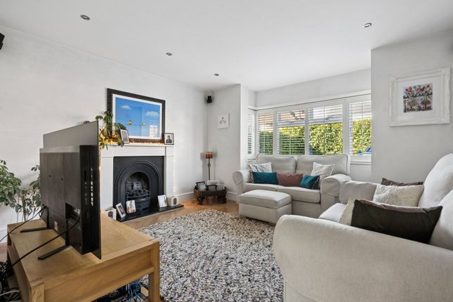 30, Murray Crescent, Pinner photo 2