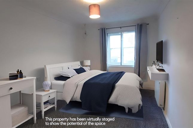 Thumbnail Flat for sale in Kingsway, London