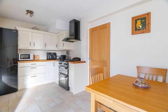 88 Catchpole Close, Lowestoft photo 4