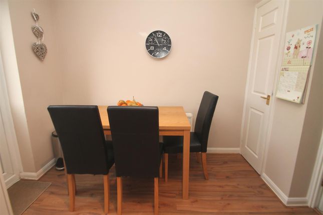 5, Thorne Way, Aylesbury photo 4