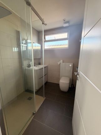 8, Helen Road, Hornchurch photo 3
