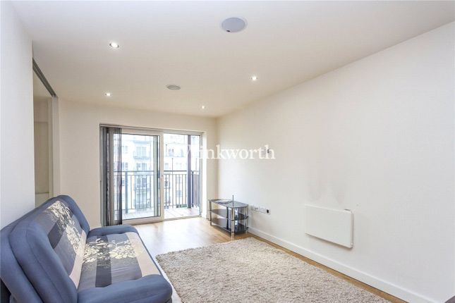 Flat to rent in Ellyson House, 4 East Drive, London