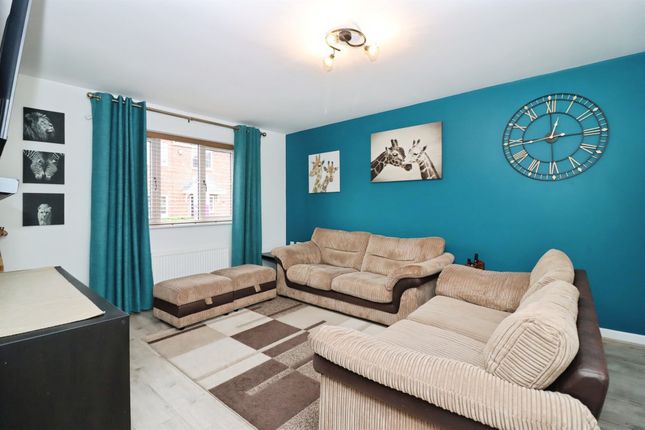 15, Michaelwood Way, CHESTERFIELD photo 2